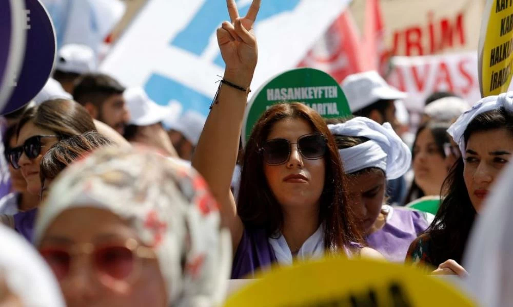 Η αποχώρηση από την Σύμβαση της Κων/πολης γυρίζει μπούμερανγκ στον Ερντογάν